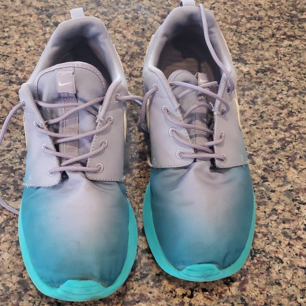 Nike women's tennis shoes